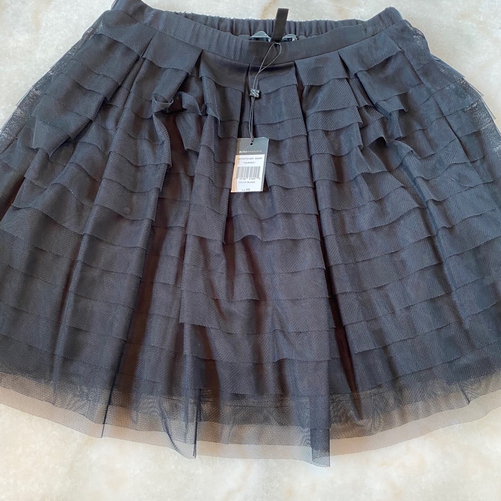 BCBG Black ruffle skirt BNWT